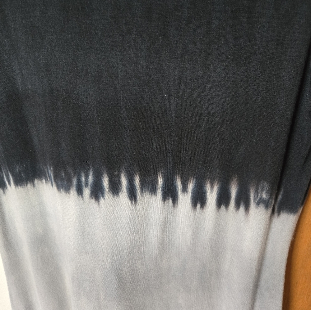 Tryst Black and Gray Ombre Short Sleeve Tee - Picture 4 of 4
